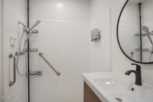 Building Photo - 1449 Norwich Ave