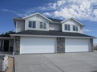 Building Photo - 3 Bed - 2.5 Bath Twin Home -Gemini Meadows