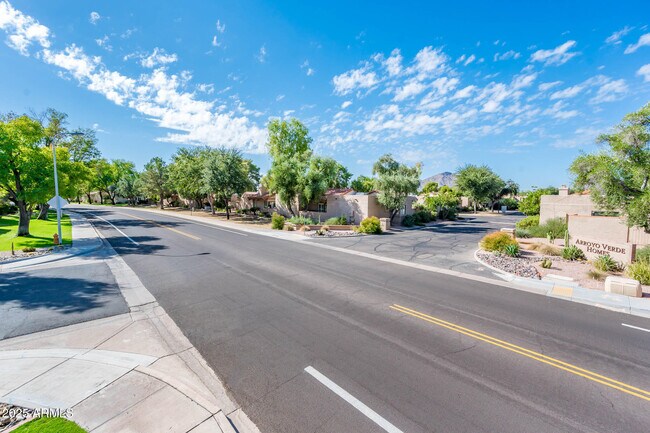 Building Photo - 6430 N 77th Way