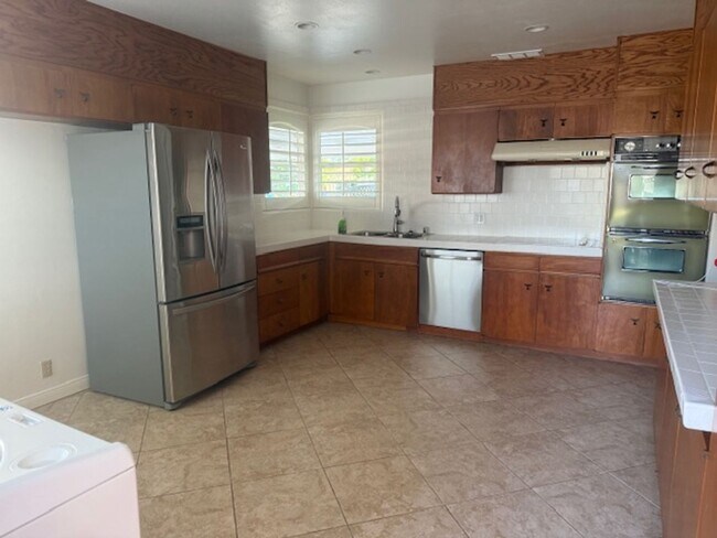 Building Photo - ~ AVAILABLE NOW ~ 3 BEDROOM HOME FOR RENT IN LAKEWOOD VILLAGE!