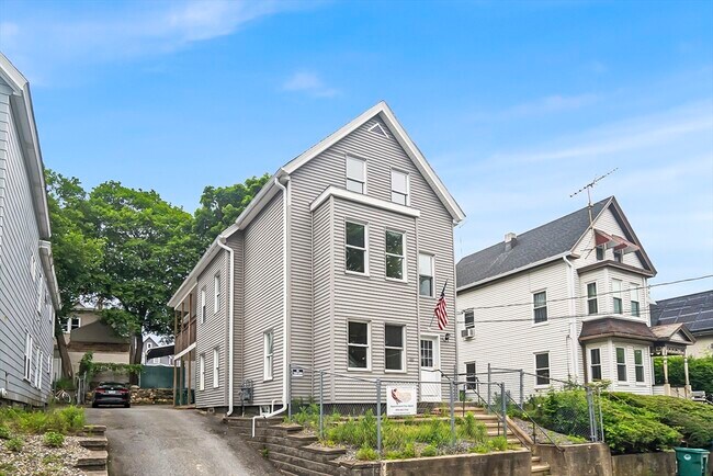 Primary Photo - 66 Pacific St
