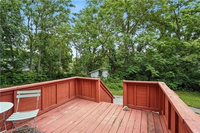 Building Photo - Great 2 bedroom 2 FULL bathrooms remodeled...