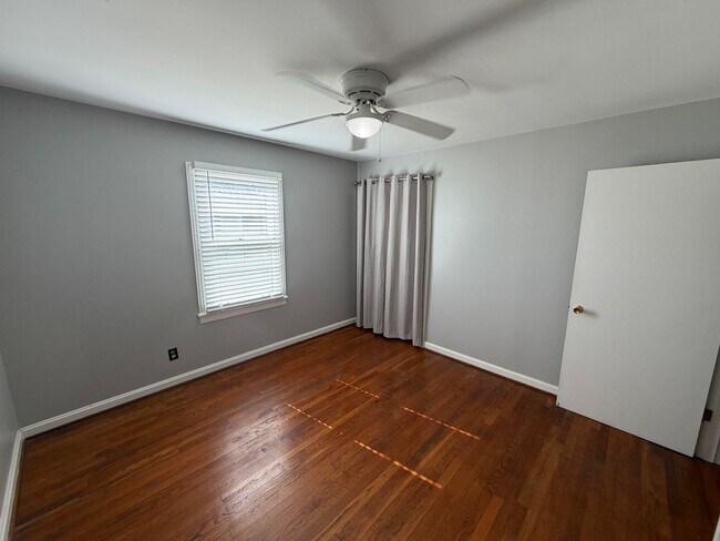 Building Photo - LIve in beautiful downtown Franklin!