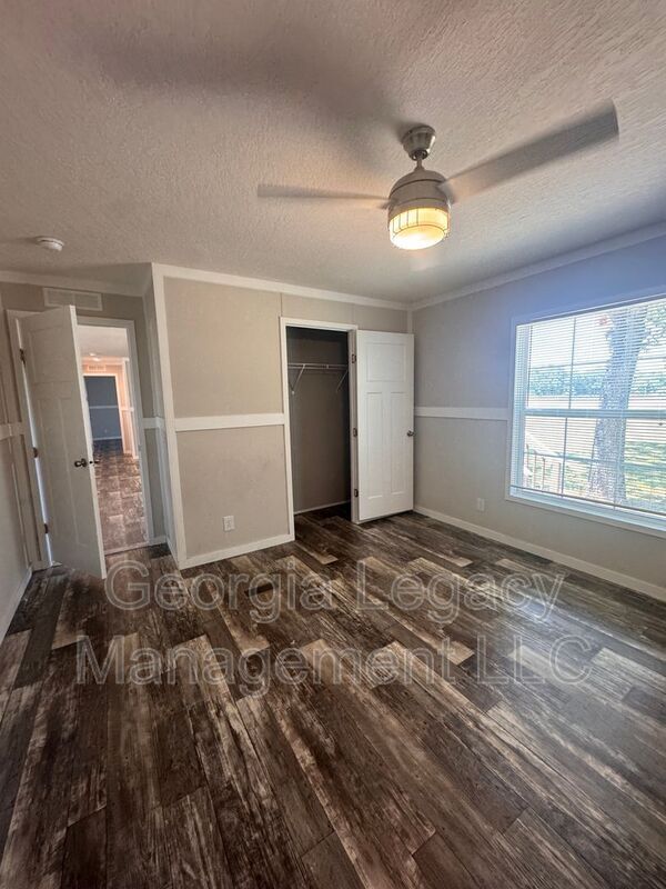 Building Photo - 552 Sewell Mill Rd