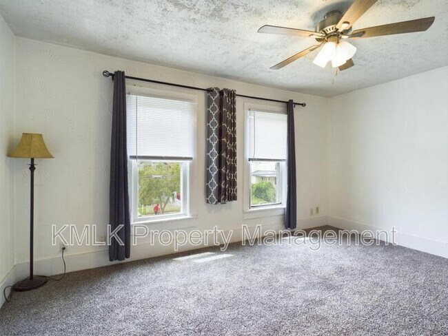 Building Photo - 665 Kling St