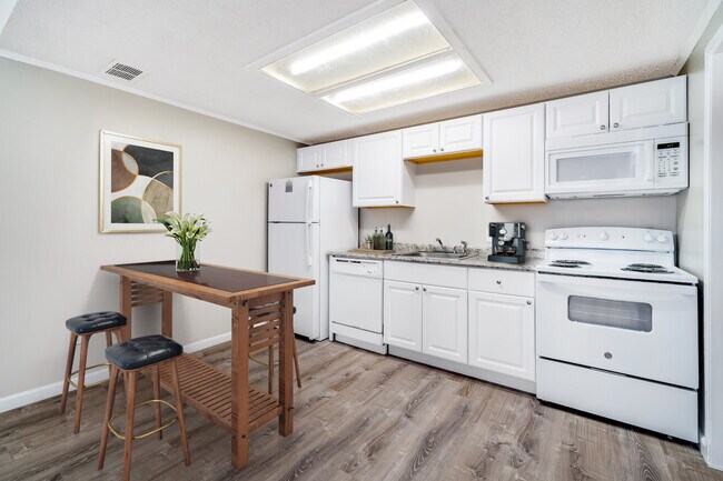 Building Photo - Waterbury Apartments of Cincinnati