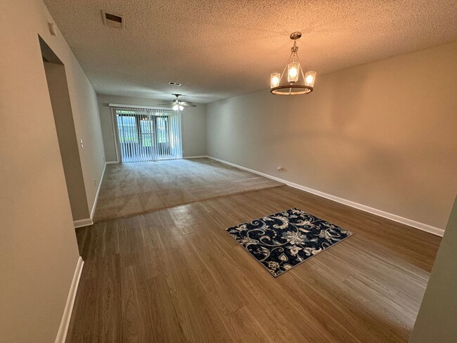 Building Photo - RENOVATED 3/2 TOWNHOUSE MOVE IN READY!