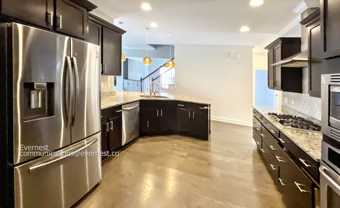 Building Photo - 5665 Bungalow Cir