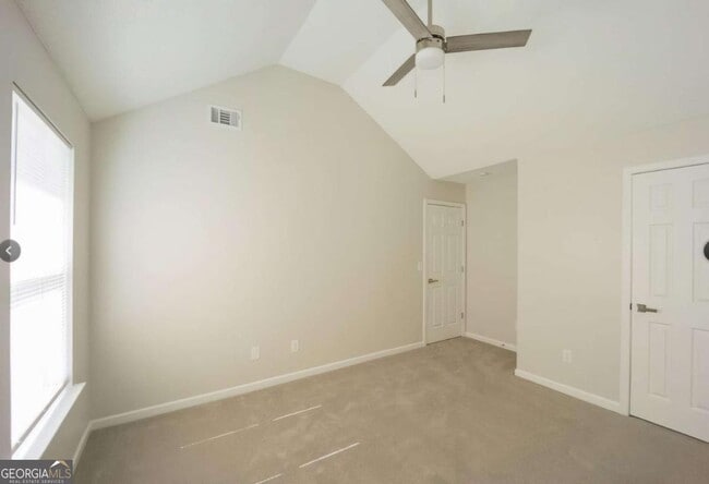 Building Photo - 833 Oakview Trce