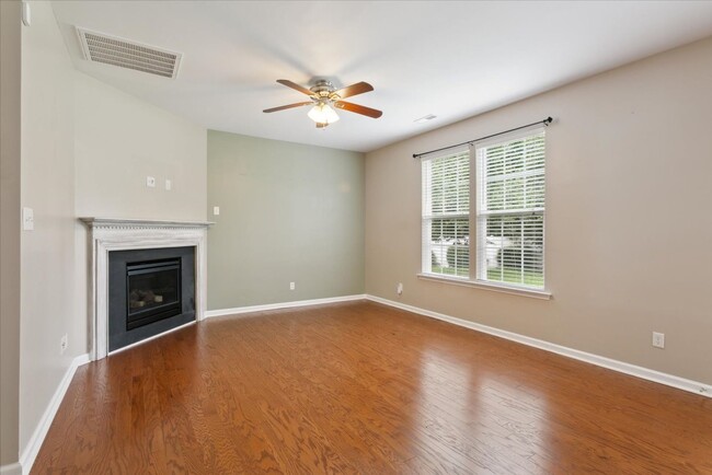Building Photo - Hampton Home for Rent (3 bed/2.5 bath)