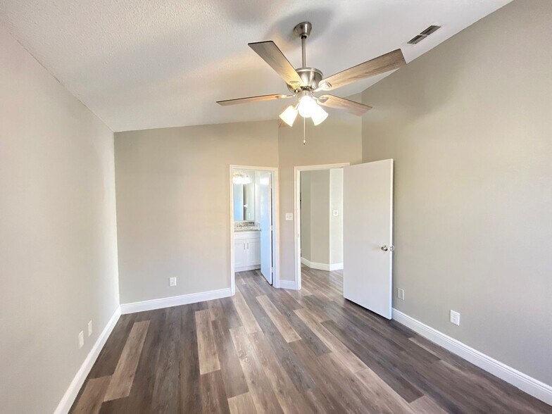 Building Photo - 2439 Harbor Town Dr