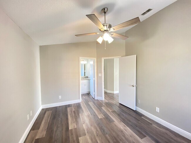 Building Photo - 2439 Harbor Town Dr