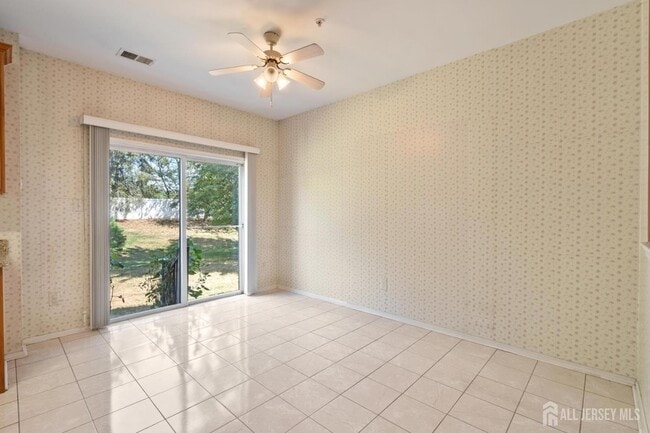 Building Photo - 1209 Blossom Cir