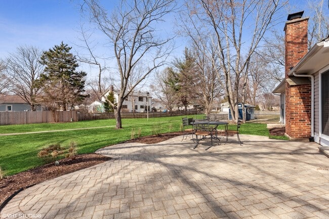 Building Photo - 1915 Farmington Ct