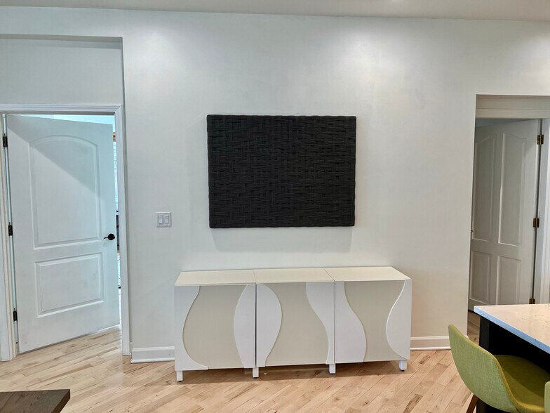 Building Photo - 2212 W Huron St