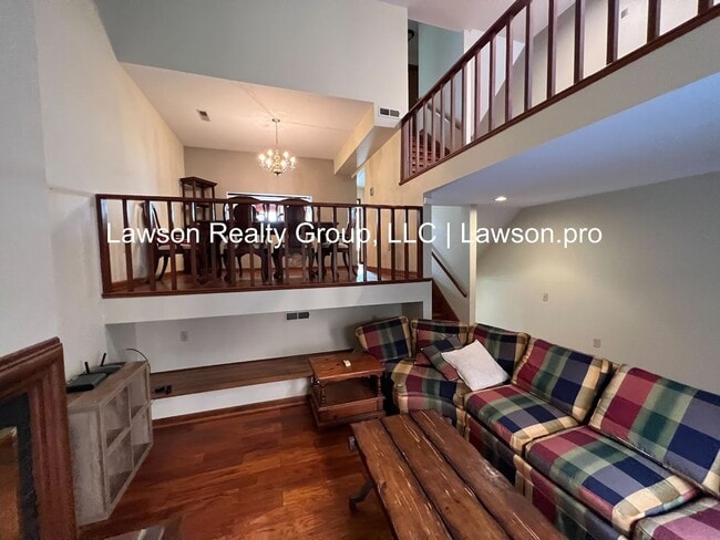 Building Photo - 2217 Jefferson St SW