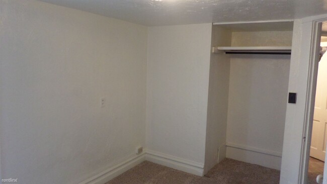 Building Photo - 3 br, 1 bath Triplex - 125 North Chestnut ...