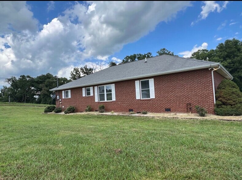 Building Photo - 1723 Quarry Rd