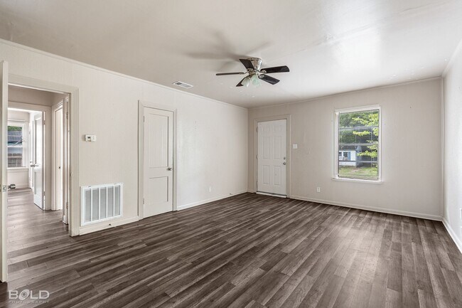 Building Photo - 3920 Huston St