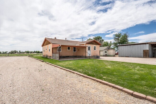 Building Photo - 3 Bedroom 2 Bath Home with Bonus Rooms and Tons of Extra Space