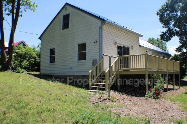 Building Photo - 509 5th St