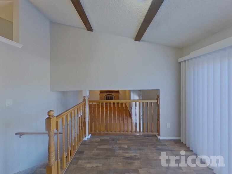 Building Photo - 5528 Old Farm Cir E