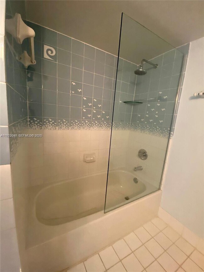 Building Photo - 6061 Collins Ave