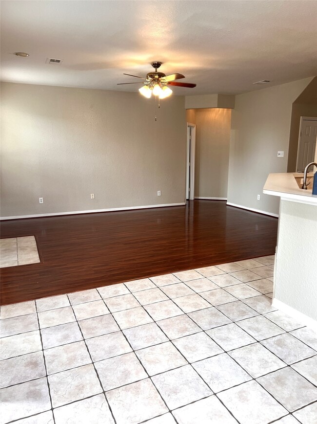 Building Photo - 14210 Meadow Estates Ln