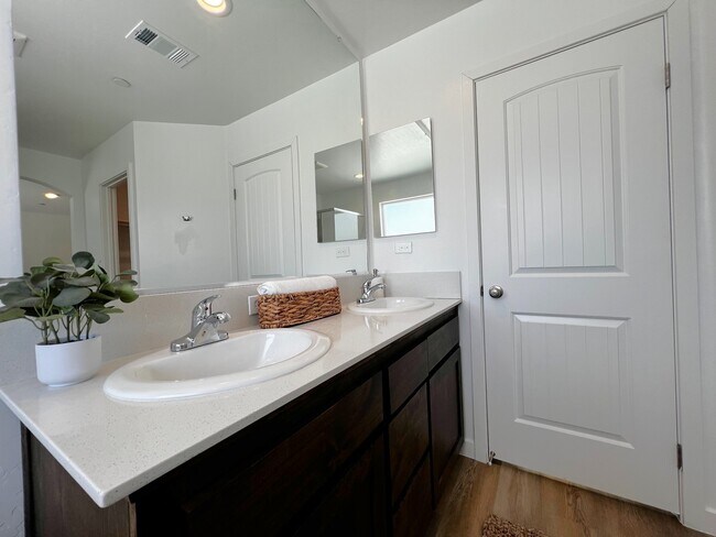 Building Photo - 7409 Millers Pt Ln