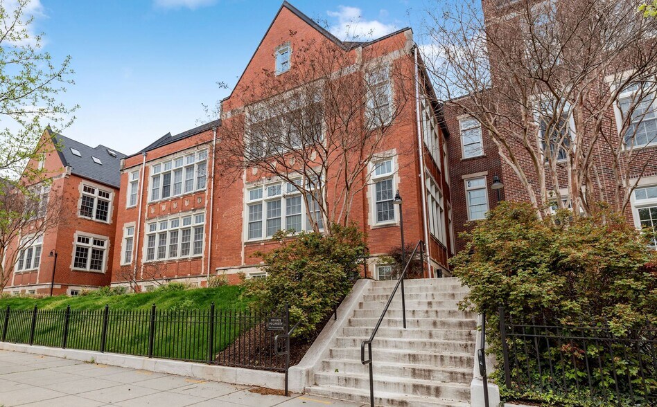 Primary Photo - 440 12th St NE