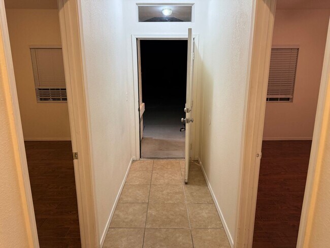 Building Photo - 2834