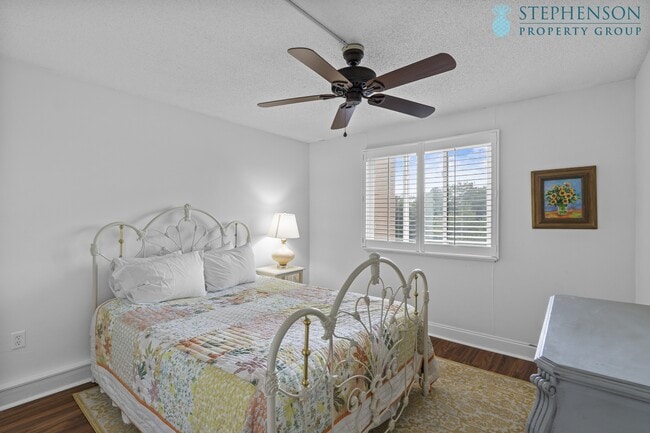 Building Photo - 1825 St Julian Pl