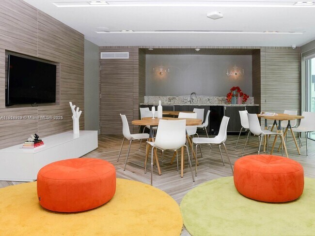 Building Photo - 1600 SW 1st Ave