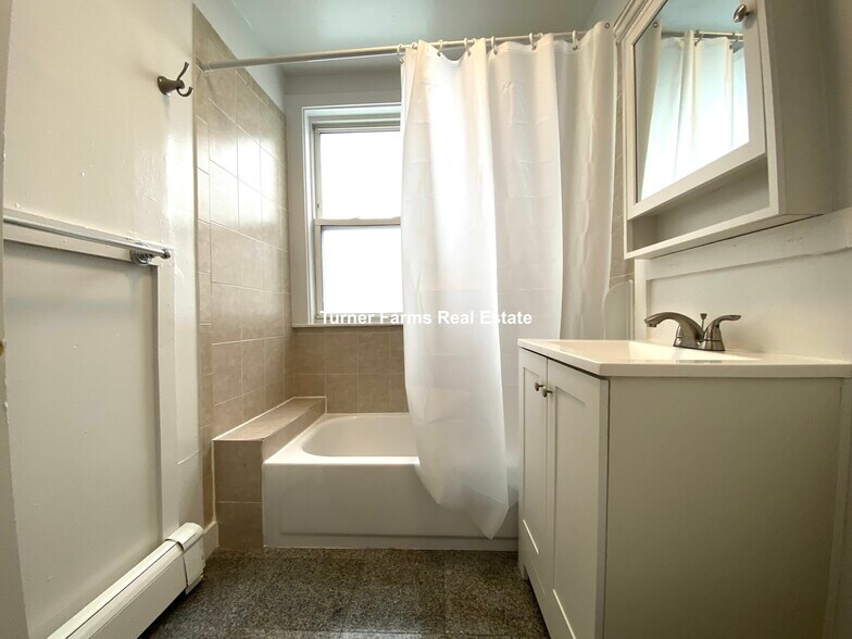 Building Photo - 6 Bowdoin St