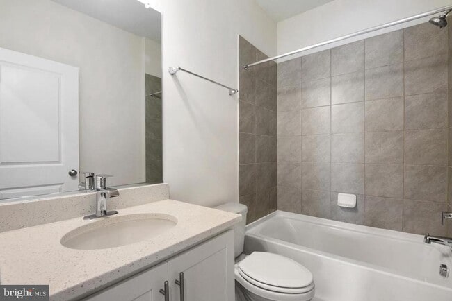 Building Photo - 344 Ensemble Wy