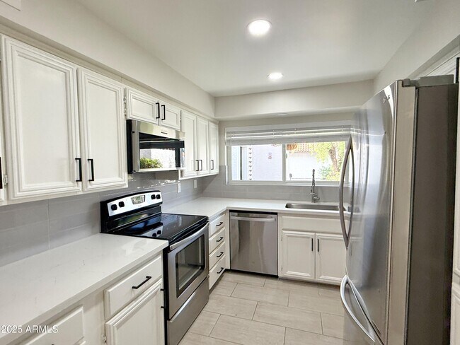 Building Photo - 6533 N Maryland Cir