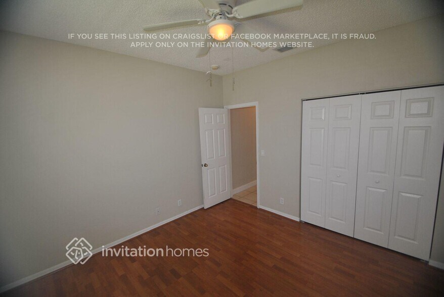 Building Photo - 9549 Lago Dr