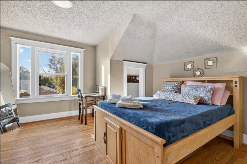 Building Photo - 1821 6th Ave