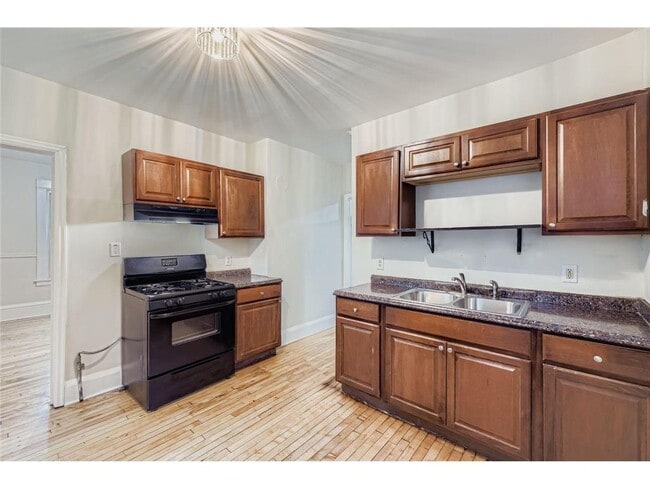 Building Photo - 2939 Russell Ave N