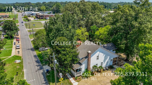 Building Photo - 711 30th Ave