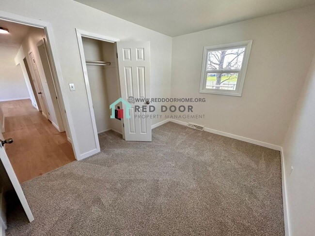 Building Photo - 5-bedroom, 2-bathroom house offers the perfect blend of comfort and functionality