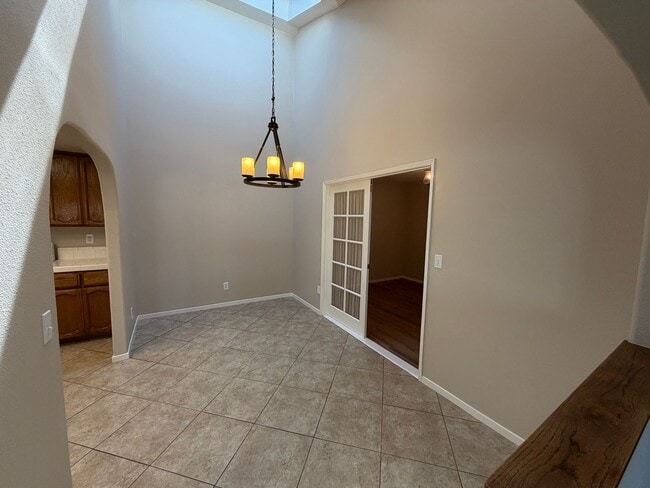 Building Photo - Well Maintained Duplex