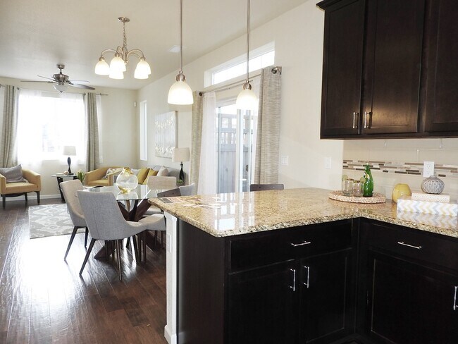 Building Photo - Central Park Town Home for Rent!