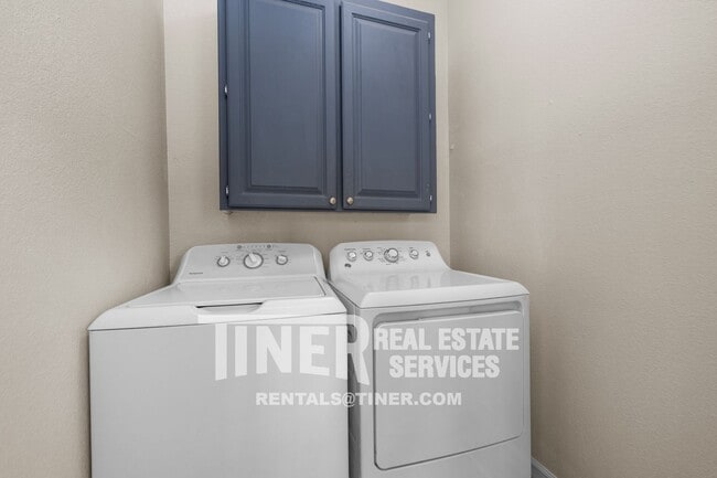 Building Photo - 9304 Orangevale Ave