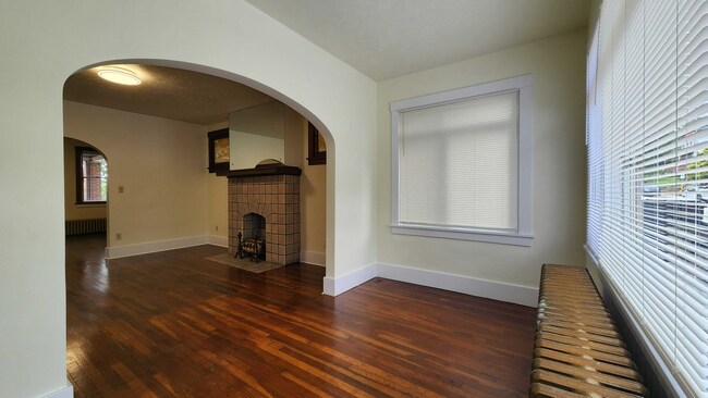Building Photo - Now showing! Updated 4BR  1 bath house!
