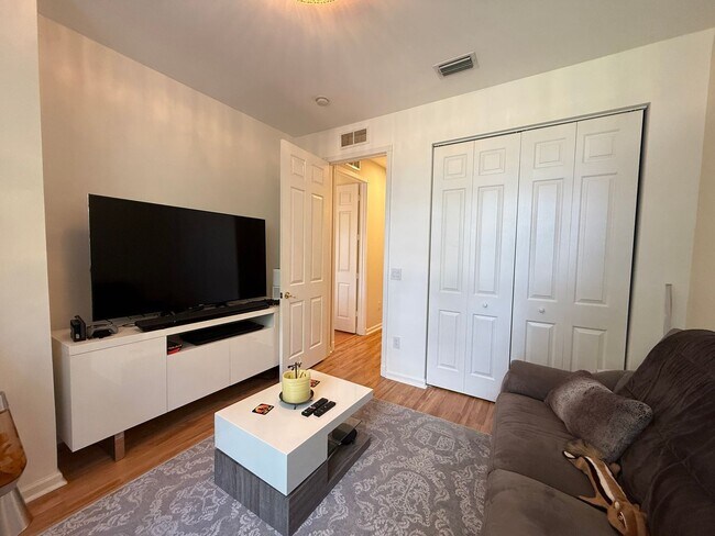 Building Photo - Two-story Upscale Townhouse located at Bel...