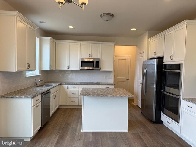 Building Photo - 414 MacLaren Ln