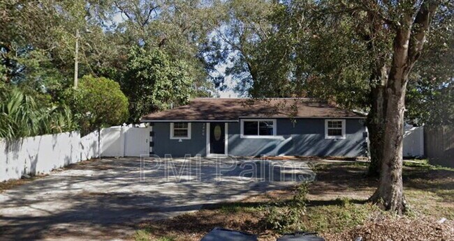 Building Photo - 2406 S 69th St