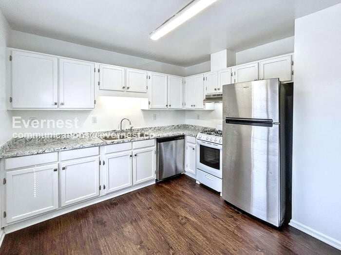 Building Photo - 393 Annie St