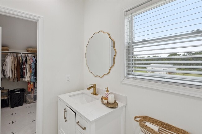 Building Photo - 1513 Paris Ave